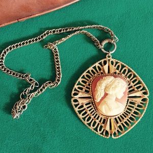 Large Vintage Cameo Necklace Gold/pink/coral